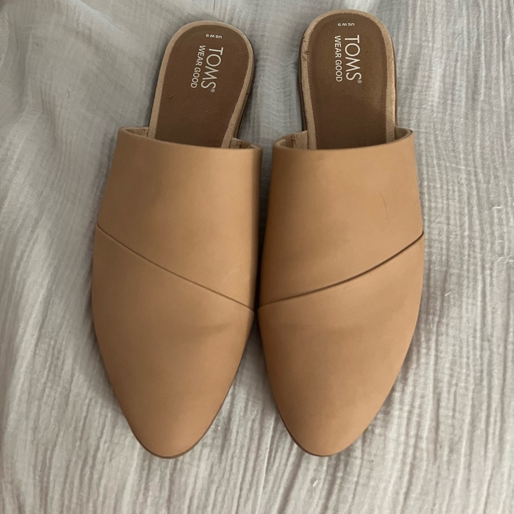 TOMS Women's Tan Mules